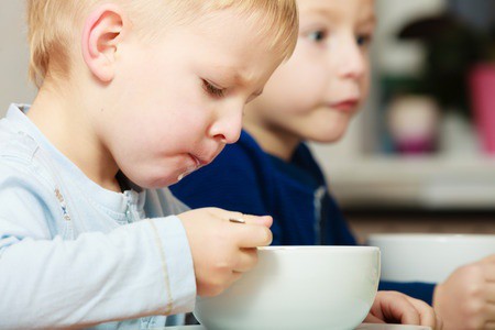Jak si poradit s dítětem, které odmítá jídlo?