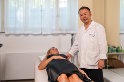 Klinika AGEL PLUS rozšiřuje péči o tradiční čínskou medicínu. Novou ambulanci povede lékař Guan Xin