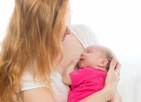 Newborn focení - fotografování novorozenců
