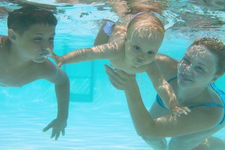 Kurzy plavání rodičů s miminky